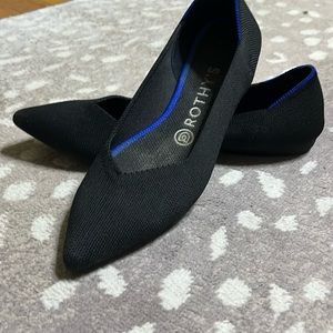 Rothy’s size 8 black pointed toe flat.
